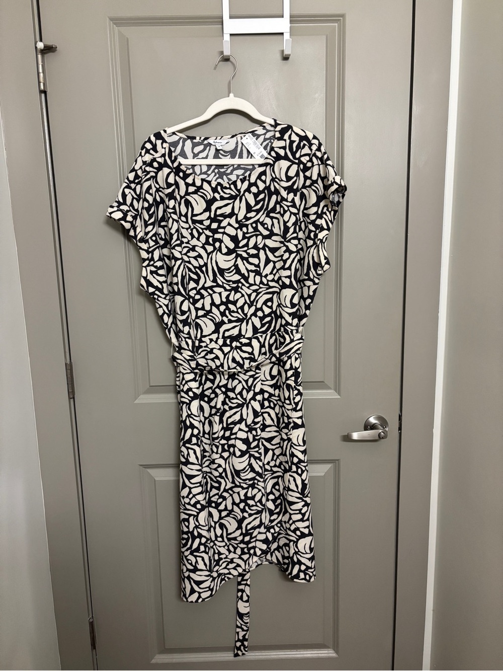 Reitmans Black & White Printed Tie-Waist Dress